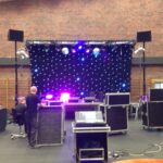 6 m sort molton tæppe på stativ