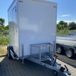 Badmobil badeværelse m. 1 toilet og brus. For kloak. Slutrengøring incl. transport tilgår.