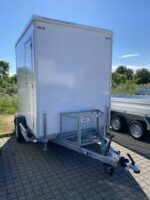 Badmobil badeværelse m. 1 toilet og brus. For kloak. Slutrengøring incl. transport tilgår.