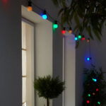 Party lyskæde med farvede pærer, lang. Leje.