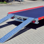 Leje af autotransporter, maskintrailer med slisker. Timeleje.